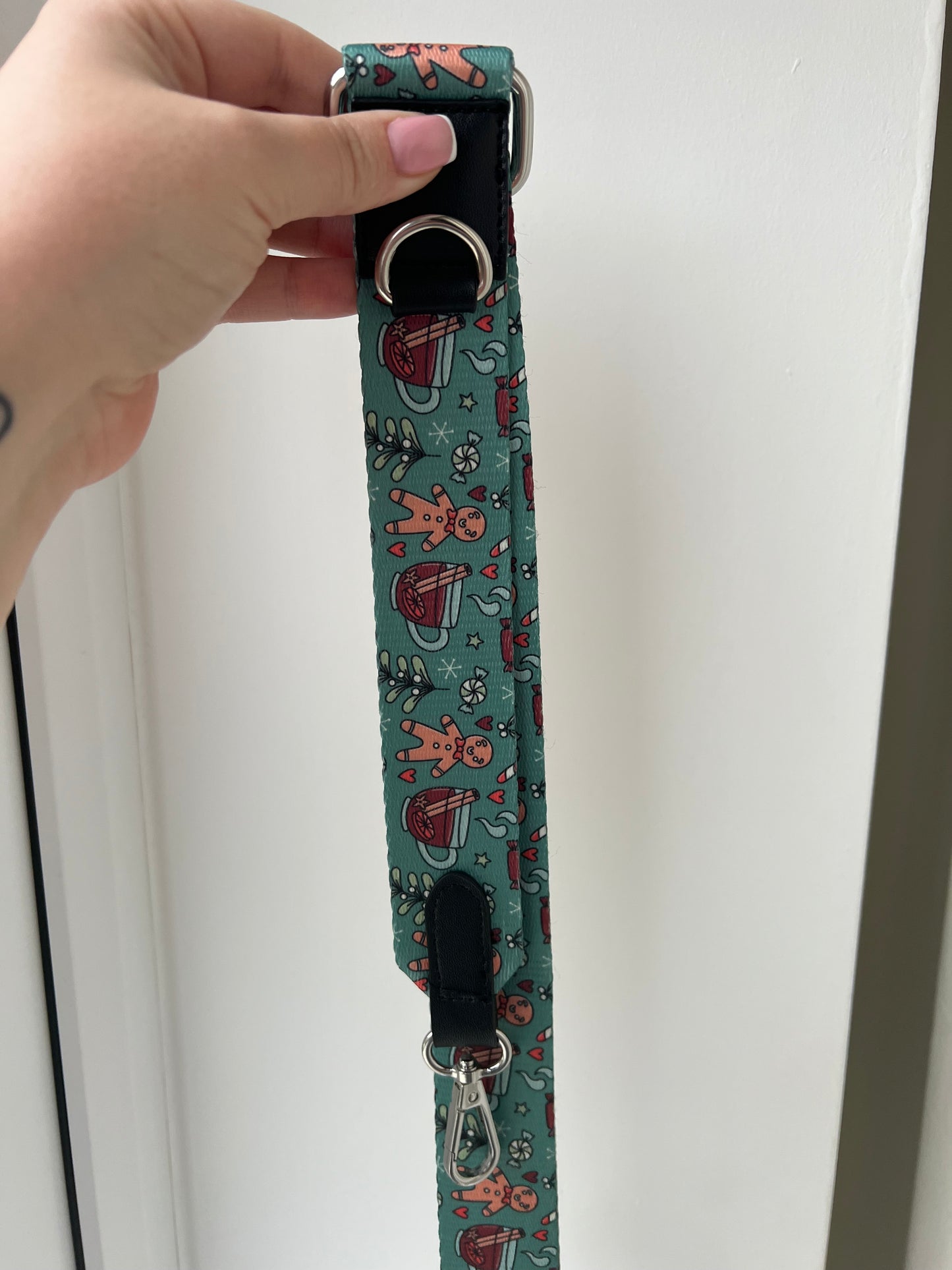 Adjustable Bag Strap - Gingerbread Kisses & Mistletoe Wishes